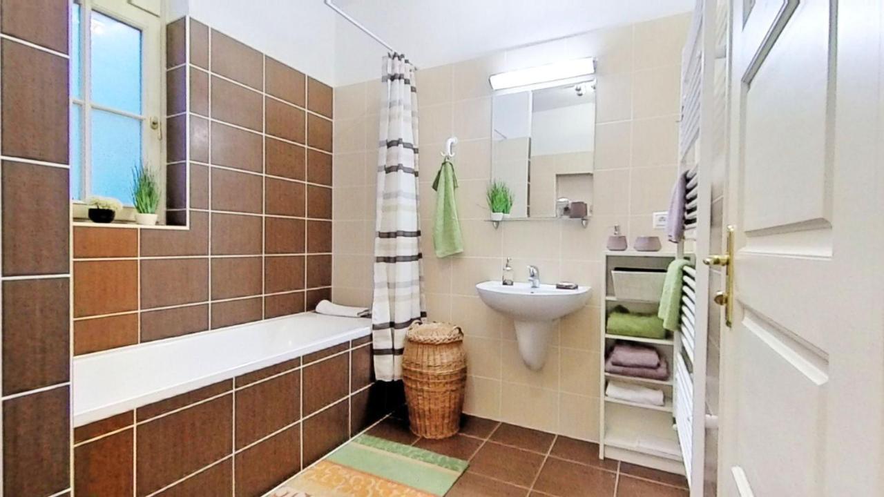 Central Apartmany Biela Street Pozsony Kültér fotó