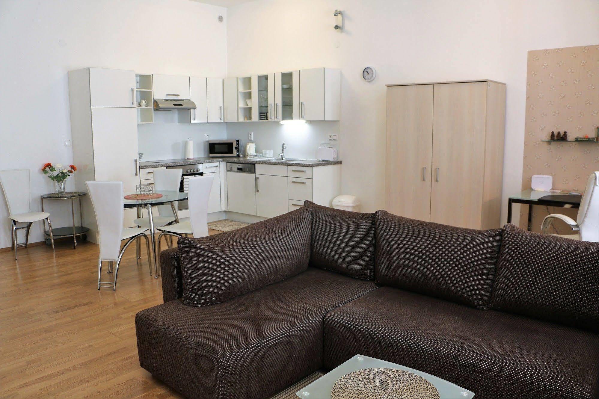 Central Apartmany Biela Street Pozsony Kültér fotó